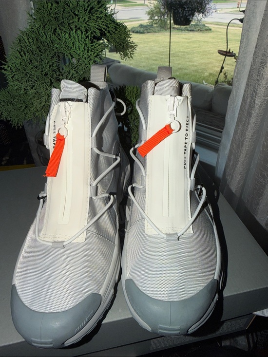 NWT Palladium Off-Grid Hi Zip WP. Mens 6/ Women’s 7.5.